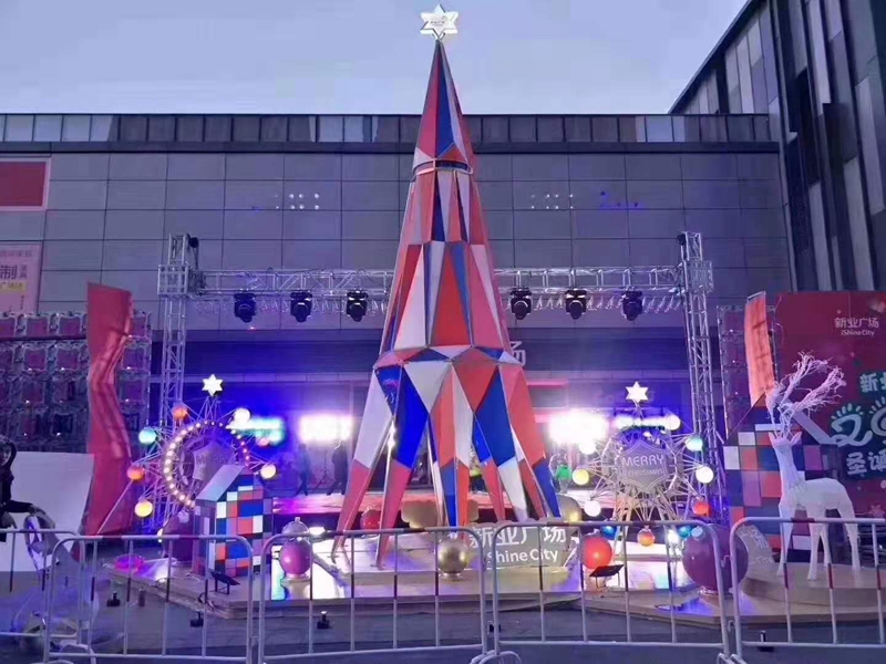 沈陽元旦主題綠雕,圣誕主題包裝,商業美陳設計樹體亮化,工程裝飾